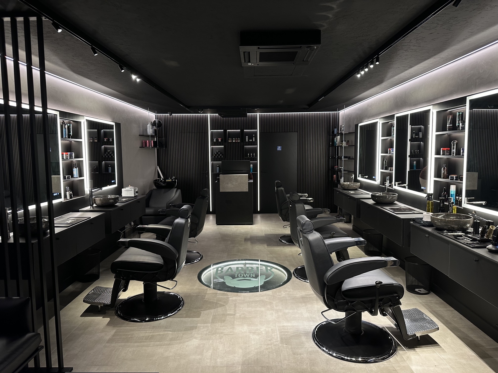 Intérieur du salon Barber Town - Barbier coiffeur premium